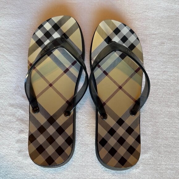 Burberry Nova Check Flip Flops and Plastic Swim Bag - Picture 3 of 12